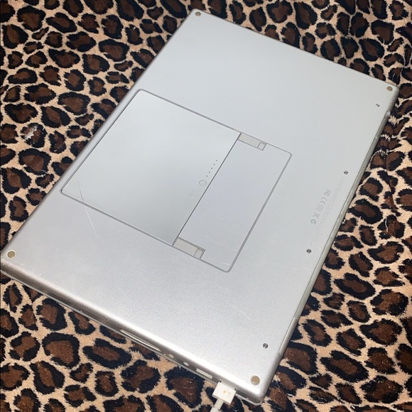 MacBook Pro 15 inch Core Duo Silver - Picture 4 of 12